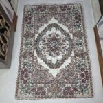 روفرشی 1/5 متری مخمل زرکدار طرح حوض نقره رنگ کرم کد نیولفر 004