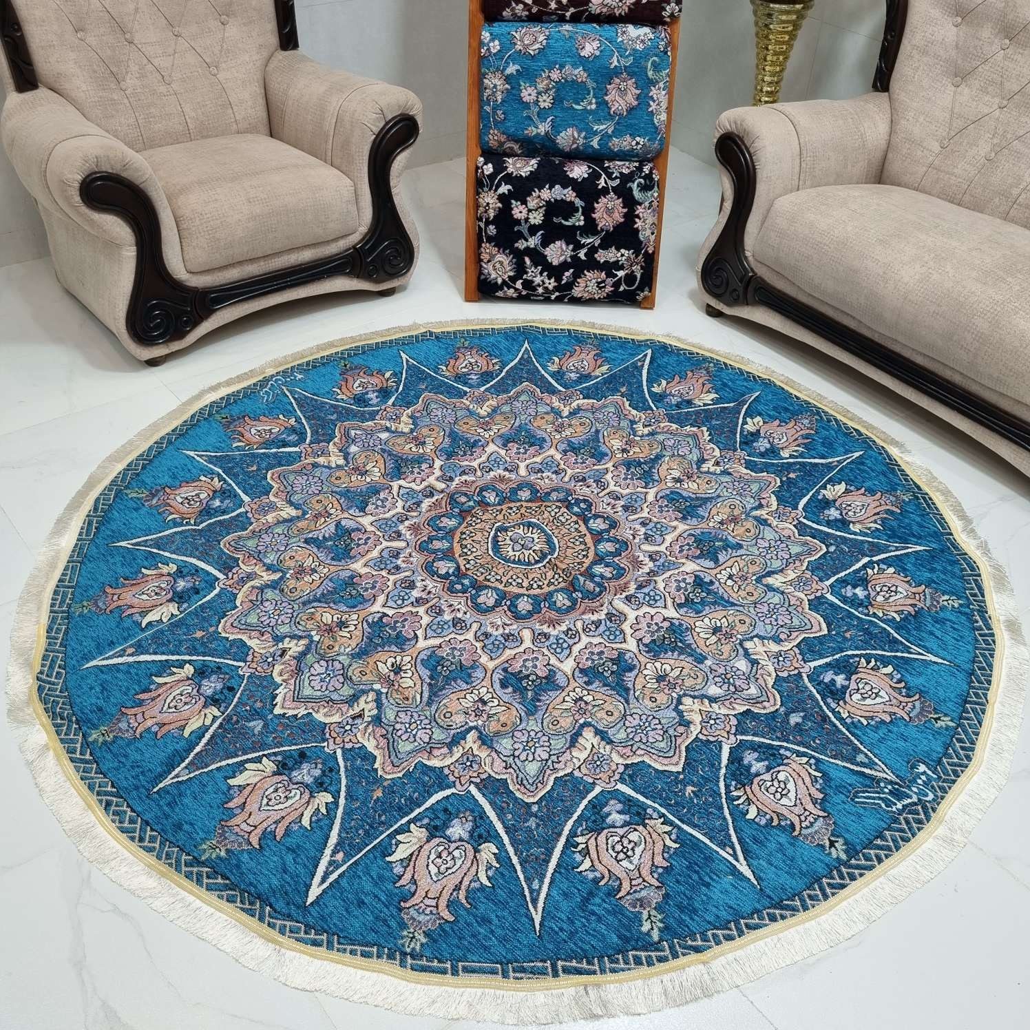 QMroJseBZy1kUJbzEUTNQEP74OXHzRnKm4VRiR1053yuxeSKdH.jpg رومیزی روفرشی گرد قطر 2 در 2 رنگ آبی فیروزه