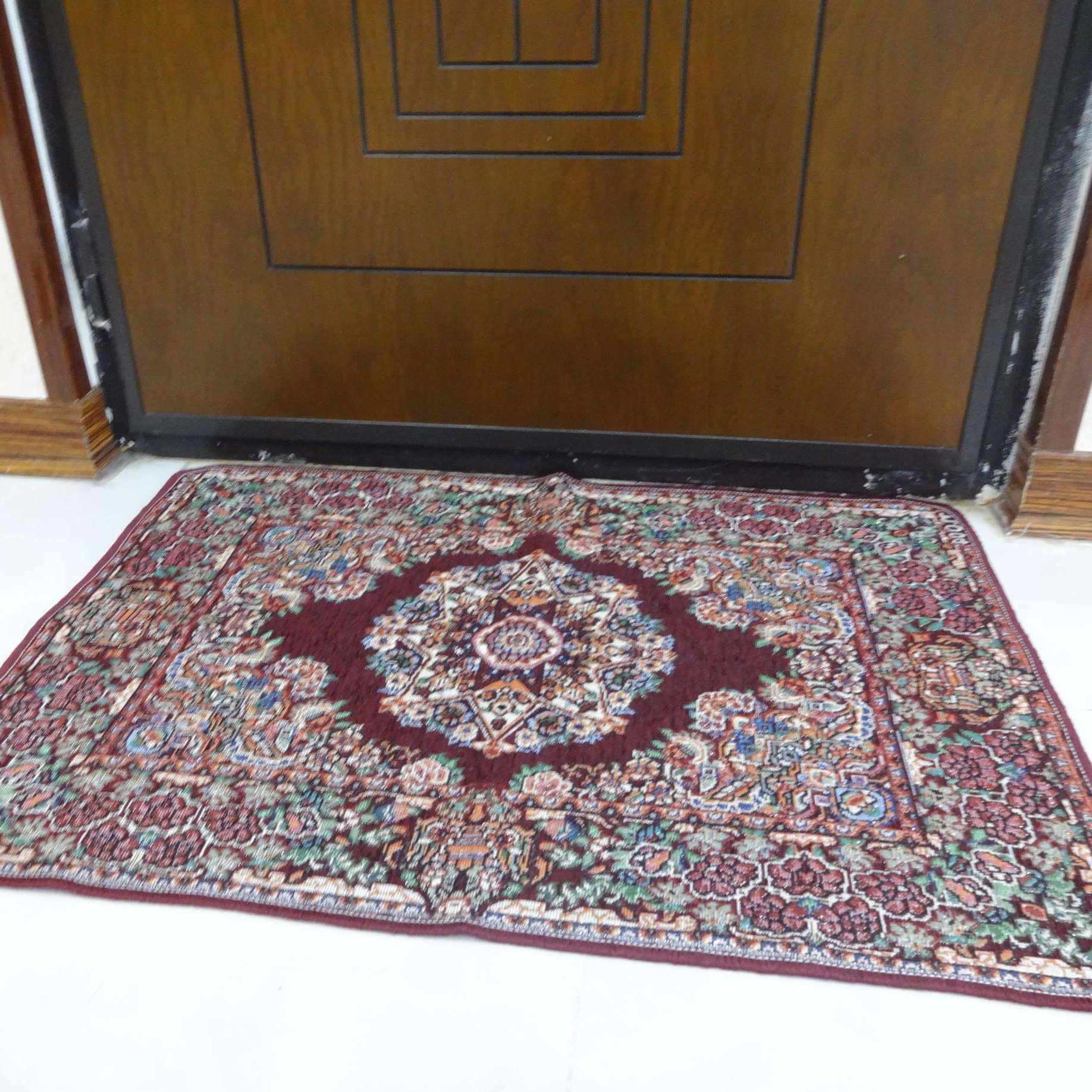 mz5mPGPuZUZSWKvWljZALMpIdL7kpSHAS0i9CbZOnqjMfwXv5x.jpg پادری طرح حوض نقره رنگ زرشکی