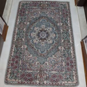 سجاده روفرشی 1/5 متری مخمل زرکدار طرح حوض نقره رنگ طوسی