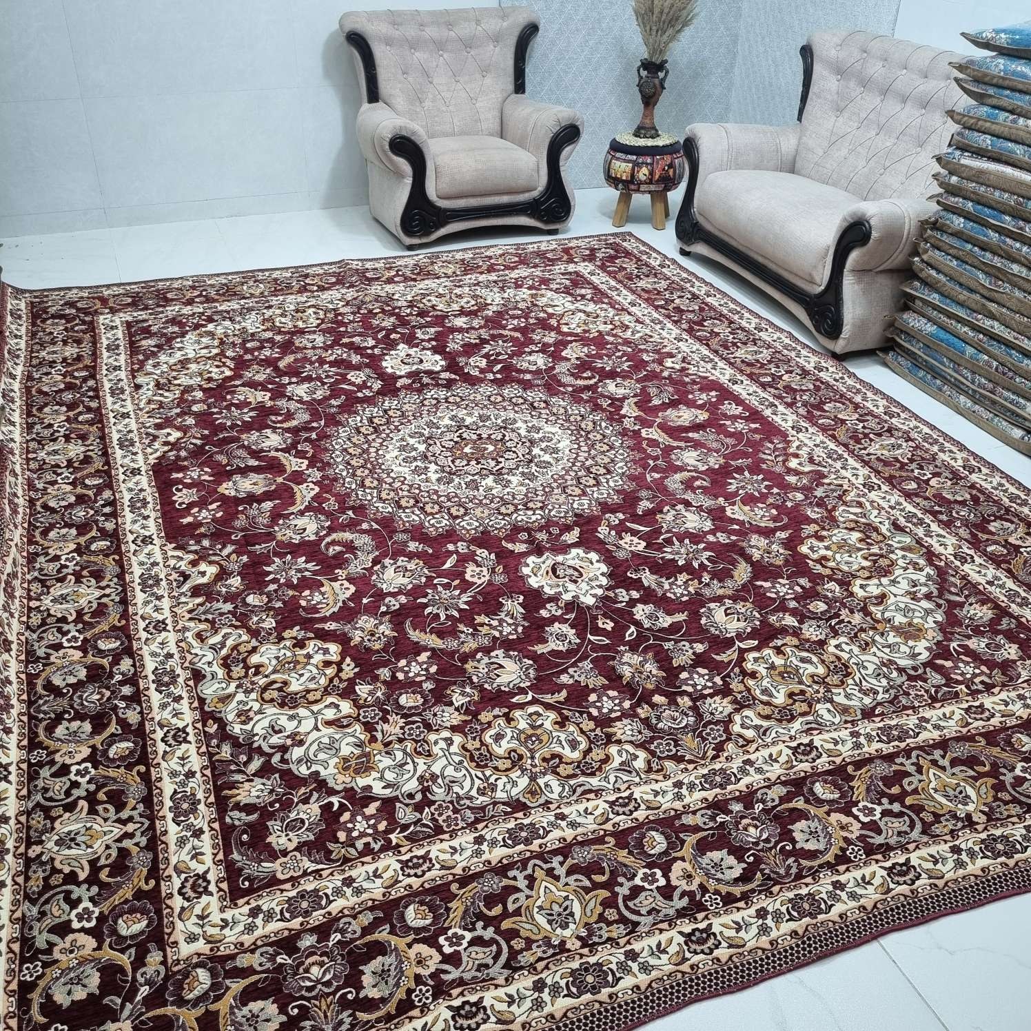 PGlCWkjAEz9bWkL3lXxn0uc9iRNi4vYKyPE5cc5V69sFs7Uq12.jpg روفرشی 6متری و 12متری طرح سپیده طرح نیک سیما یزد کد 215 رنگ زرشکی مخمل دورو