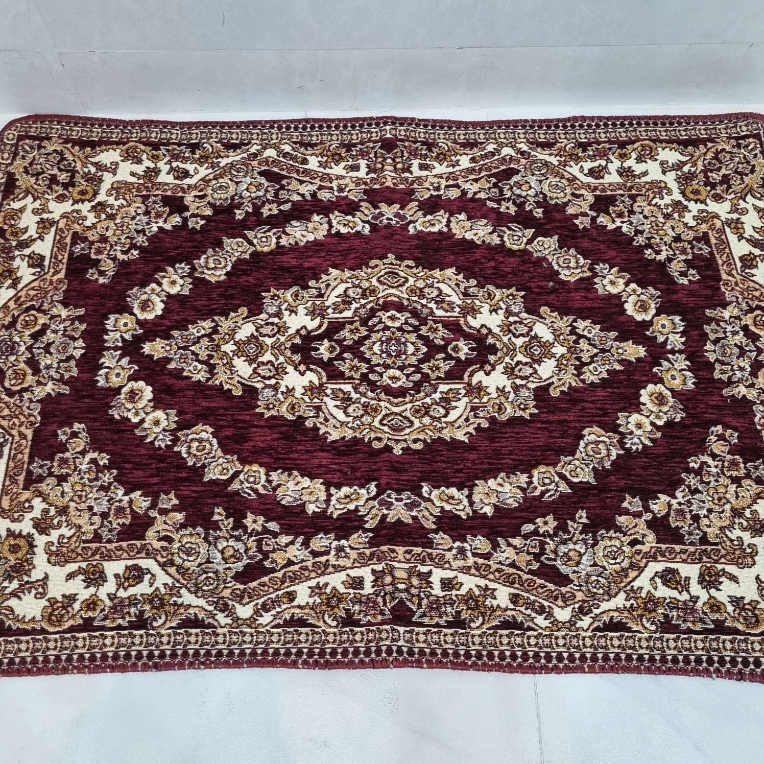 u2KlhLI0GIp1khp15Yn1YLTOC5QpmvDeFHw8m58PLWlbo5gGf2.jpg روفرشی پادری طرح حلقه دو رنگ زرشکی مخمل دورو طرح نیک سیما کد 95