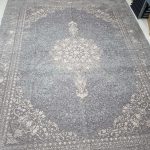 روفرشی ۶ متری رنگ طوسی طرح وینتیج یا کهنه فرش - تصویر 3